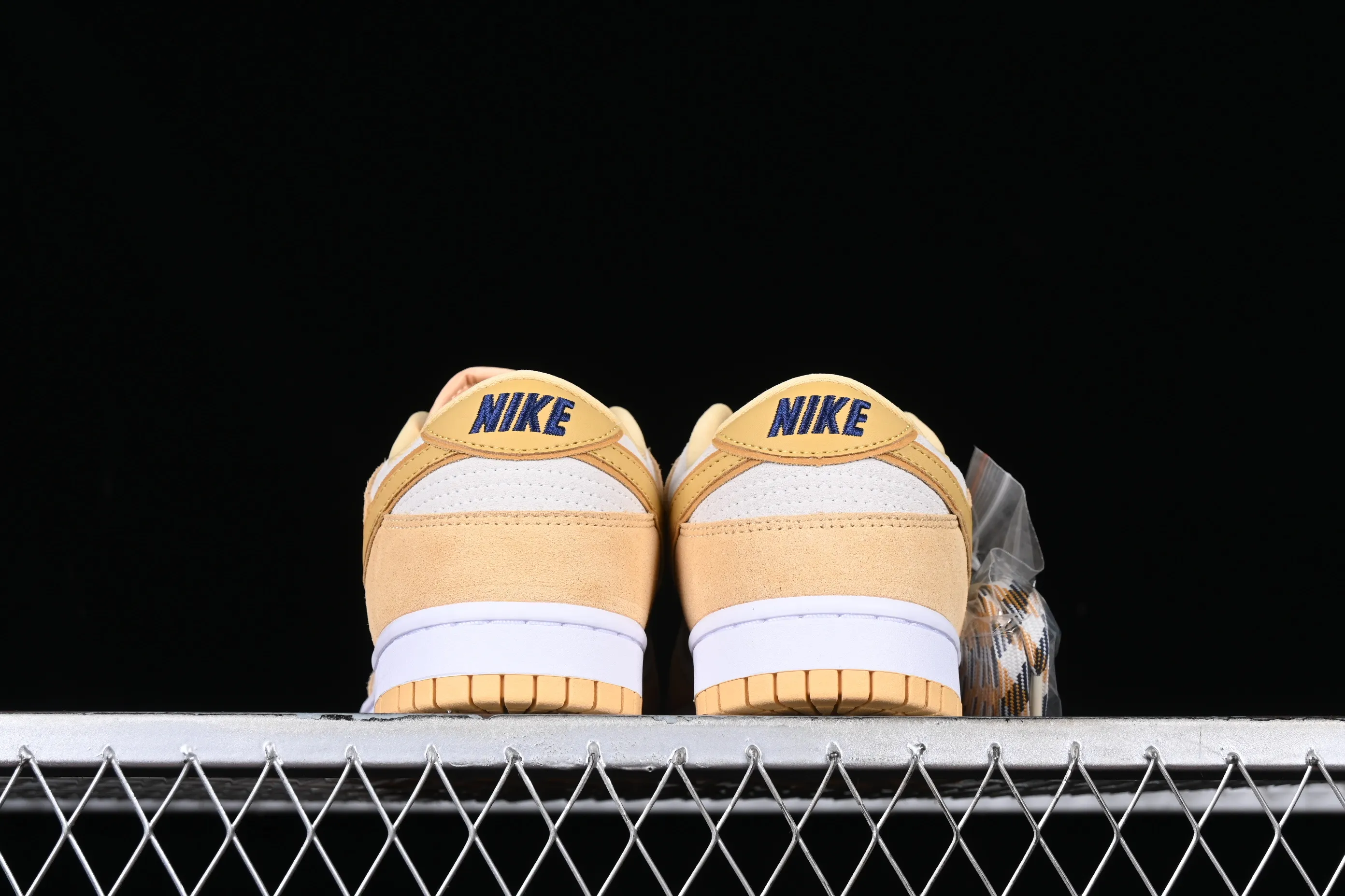All categories Nk SB Dunk series Nk SB Dunk Low low-top sneakers Nk Dunk Low "Gold Suede" cheese pudding ice cream yellow and white SB low-top casual sports skateboard shoes DV7411-200
